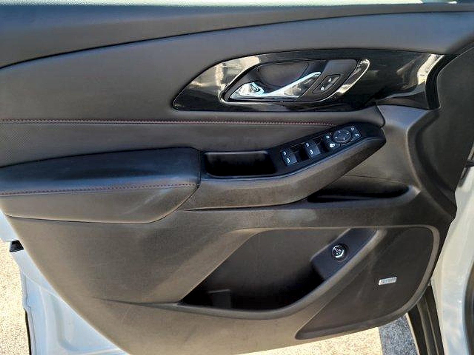 Used 2023 Chevrolet Traverse RS AWD/4WD image 22