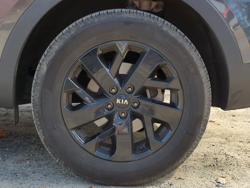 Used 2021 Kia Sorento S image 21