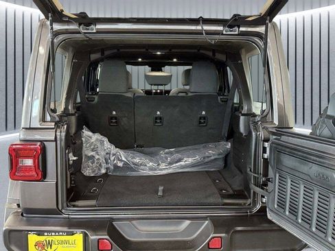 Used 2025 Jeep Wrangler Unlimited Rubicon image 10