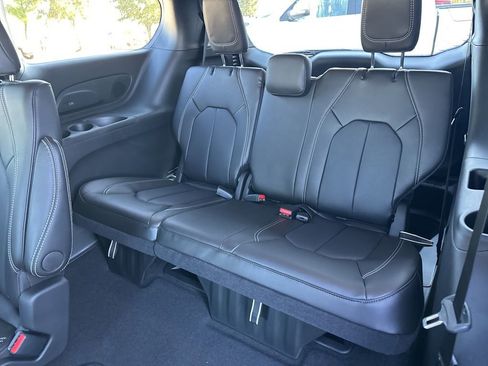 New 2026 Chrysler Pacifica Select image 44