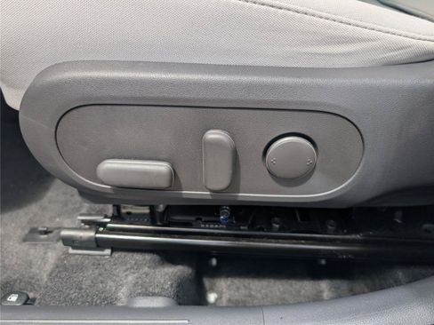 Used 2025 Hyundai Kona SEL FWD image 12