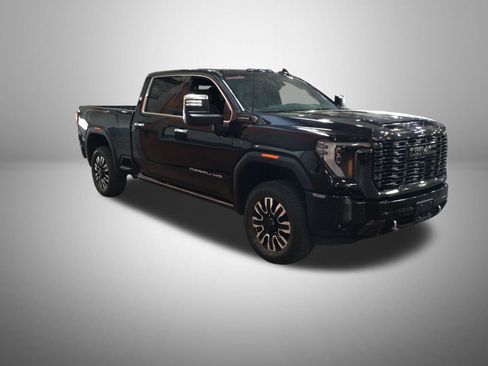 Used 2024 GMC Sierra 2500 Denali Ultimate AWD/4WD image 3