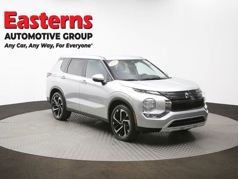 Used 2024 Mitsubishi Outlander SE image 48