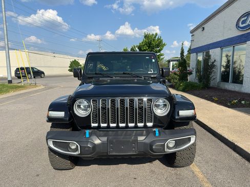 Used 2022 Jeep Wrangler Unlimited Sahara w/ Cold Weather Group AWD/4WD image 10