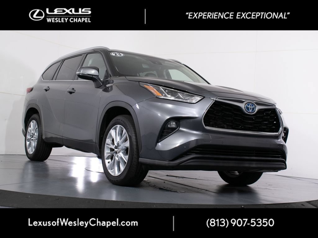 Used 2023 Toyota Highlander Limited FWD image 1