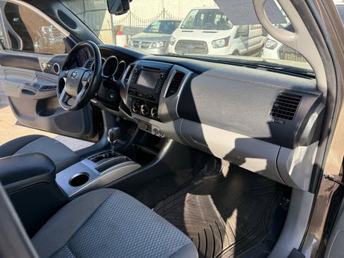 Used 2013 Toyota Tacoma PreRunner w/ SR5 Pkg image 16