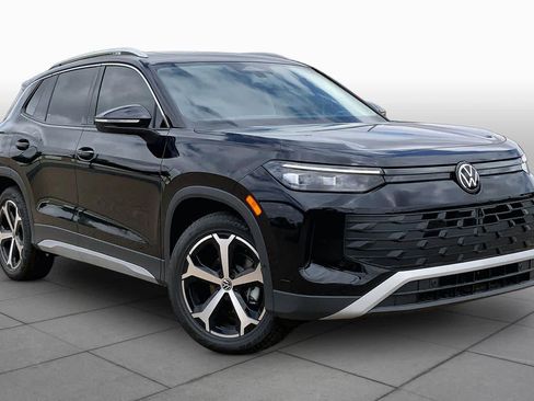 New 2026 Volkswagen Tiguan SE FWD image 2