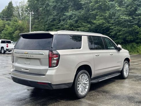 Used 2024 Chevrolet Suburban LT w/ LT Signature Package AWD/4WD image 3