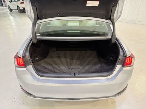 Used 2022 Lexus ES 300h Ultra Luxury image 28