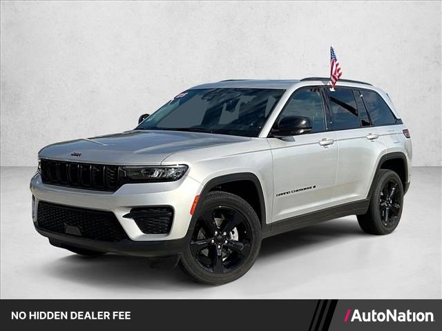Used 2025 Jeep Grand Cherokee Altitude RWD image 1