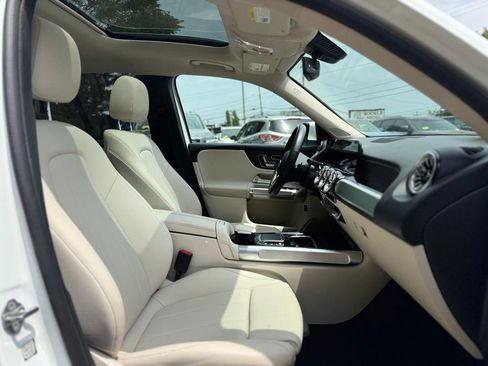 Used 2023 Mercedes-Benz GLB 250 4MATIC w/ Premium Package image 29