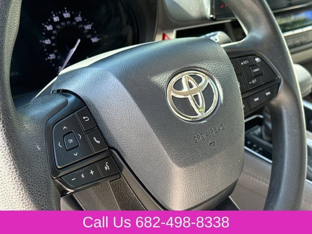 Used 2023 Toyota Sienna LE FWD image 29