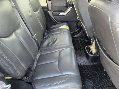 Used 2014 Jeep Wrangler Unlimited Sahara w/ Connectivity Group image 28