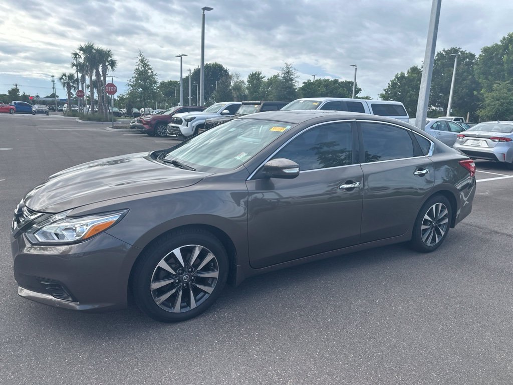 Used 2016 Nissan Altima 2.5 SL w/ 2.5 Technology Package FWD image 2