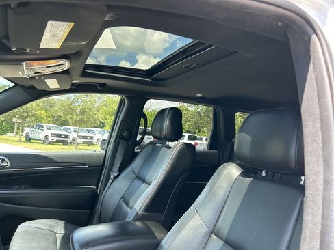 Used 2022 Jeep Grand Cherokee Limited image 15