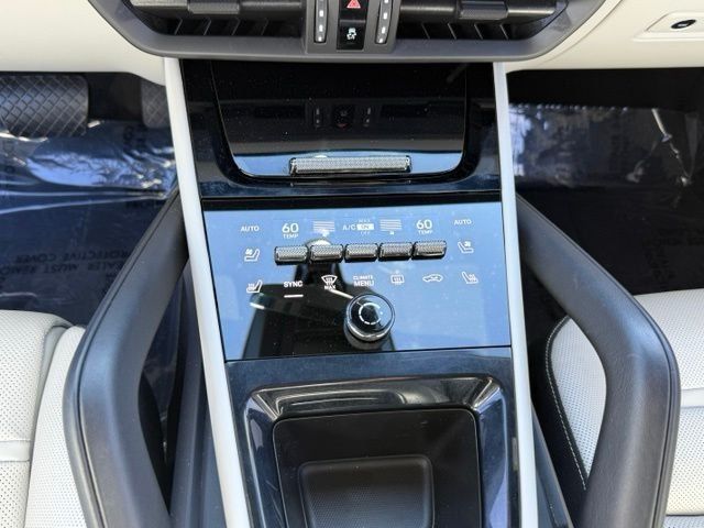 Used 2024 Porsche Cayenne AWD/4WD image 17