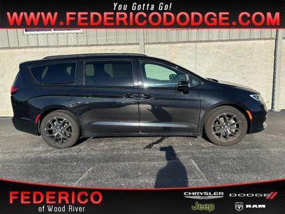 Used 2026 Chrysler Pacifica Select w/ S Appearance Package