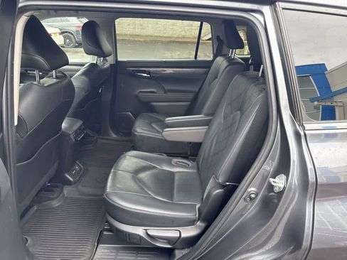 Used 2020 Toyota Highlander Platinum image 17