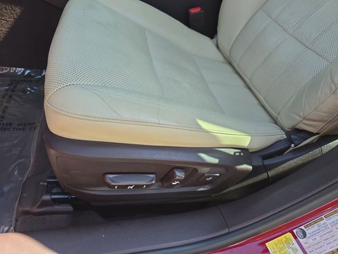 Used 2016 Lexus ES 300h w/ Luxury Package w/Wood Trim FWD image 32