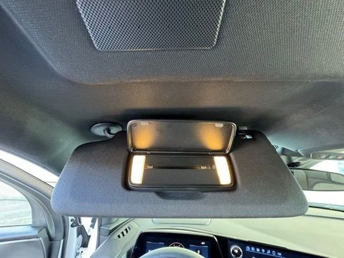 Used 2025 Chevrolet Traverse LT image 38