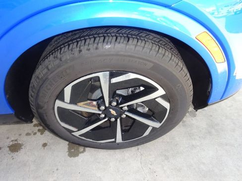 Certified 2024 Chevrolet Equinox EV LT w/ LPO, Blackout Package FWD image 9