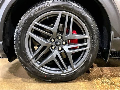 Used 2025 Ford Explorer ST-Line w/ ST-Line Street Pack image 9