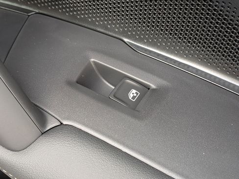 New 2026 Volkswagen Tiguan S image 33