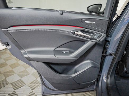 New 2025 Audi Q6 e-tron Premium Plus image 23