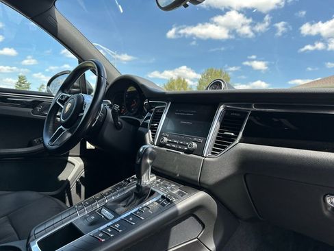Used 2018 Porsche Macan AWD/4WD image 24