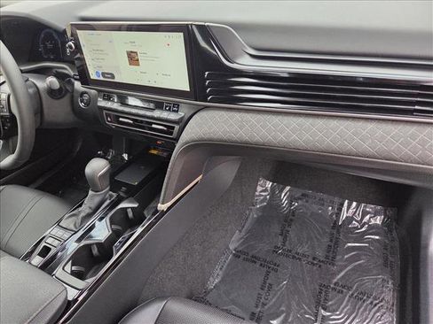 Used 2025 Toyota Camry XLE image 20