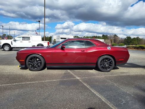 Used 2022 Dodge Challenger R/T w/ Plus Package image 8