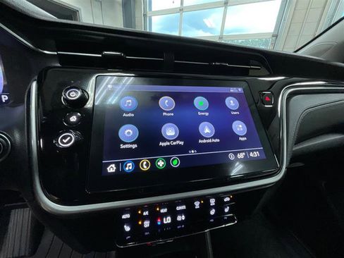 Used 2022 Chevrolet Bolt EUV LT w/ Comfort Package FWD image 17