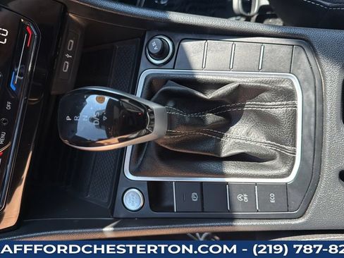 Used 2025 Volkswagen Jetta SE FWD image 17