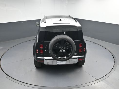 Used 2021 Land Rover Defender 110 SE image 34