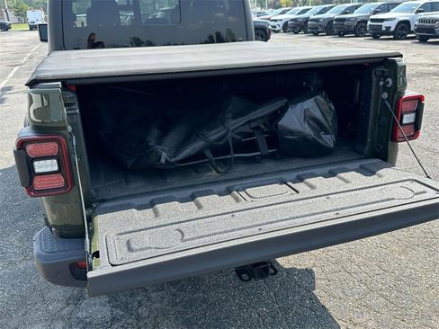 Used 2022 Jeep Gladiator Willys image 11