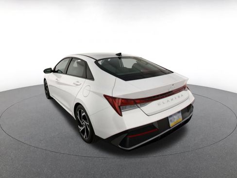 Used 2025 Hyundai Elantra SEL FWD image 7