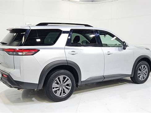 Certified 2025 Nissan Pathfinder SV FWD image 8