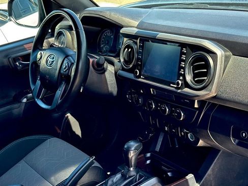 Used 2022 Toyota Tacoma TRD Off-Road AWD/4WD image 26