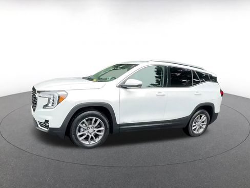 Used 2024 GMC Terrain SLT image 8