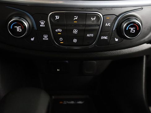 Used 2023 Chevrolet Traverse LT image 49