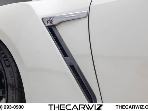 Used 2018 Nissan GT-R NISMO AWD/4WD image 16