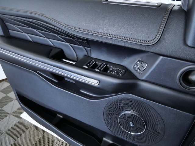 Used 2019 Ford Expedition Platinum AWD/4WD image 25