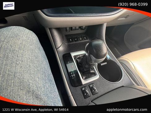 Used 2018 Toyota Highlander XLE AWD/4WD image 23