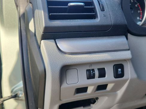 Used 2014 Subaru Forester 2.5i image 12