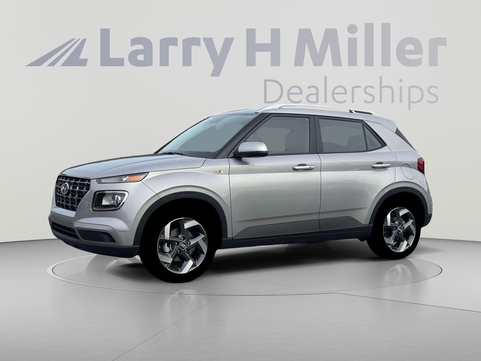Used 2026 Hyundai Venue SEL FWD image 2