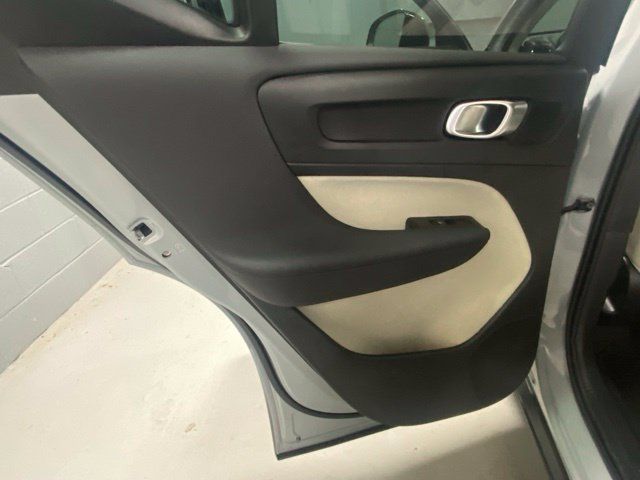 Certified 2026 Volvo XC40 B5 Plus AWD/4WD image 8