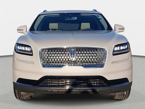 Used 2022 Lincoln Nautilus Standard w/ Premium Package image 2