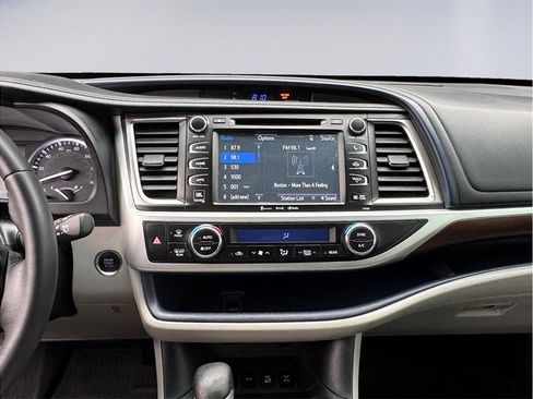Used 2016 Toyota Highlander Limited AWD/4WD image 9