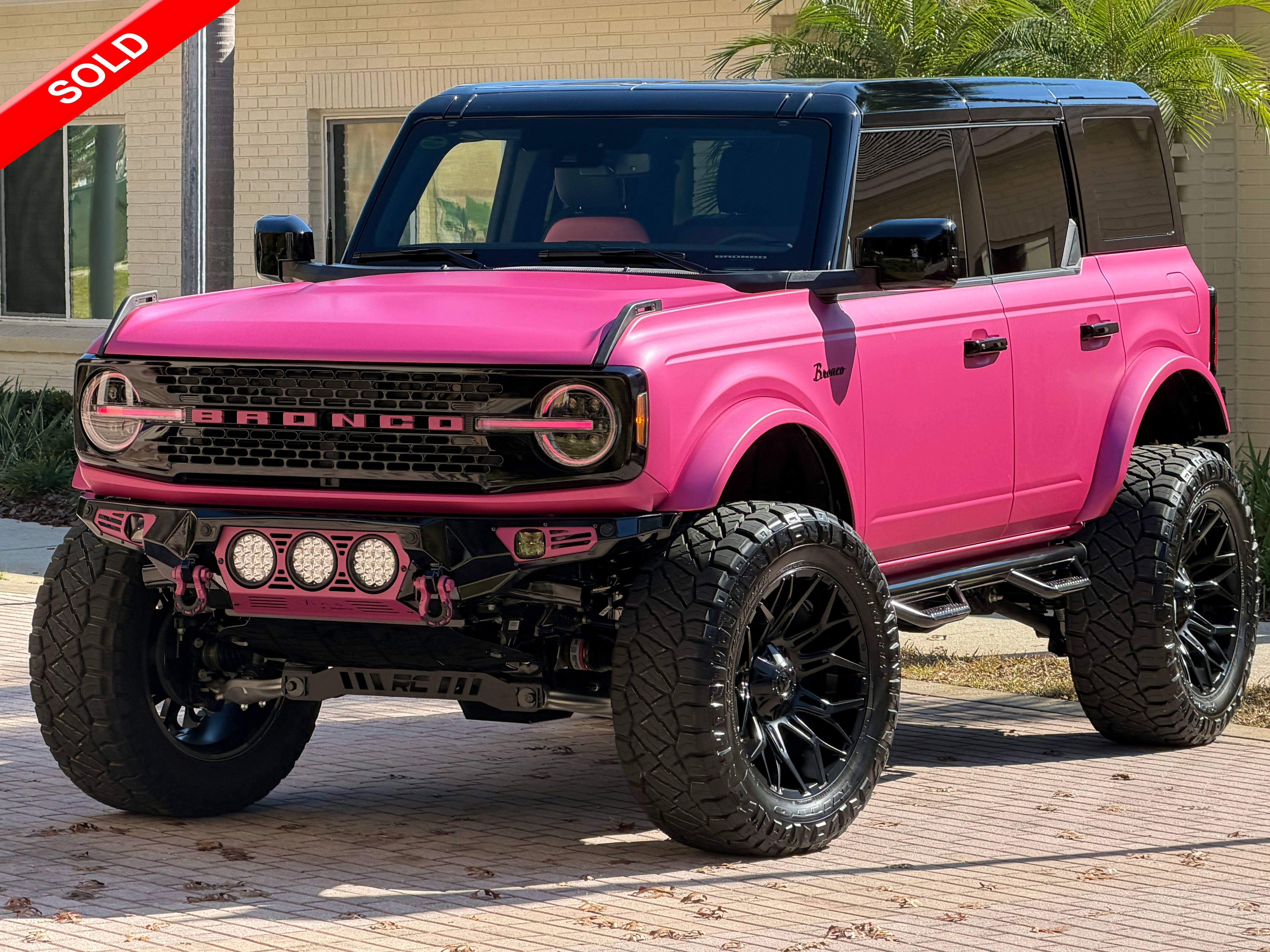 Used 2025 Ford Bronco Outer Banks AWD/4WD image 1