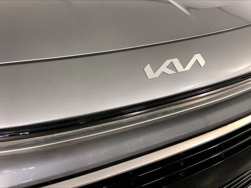 Certified 2025 Kia Niro SX Touring FWD image 29
